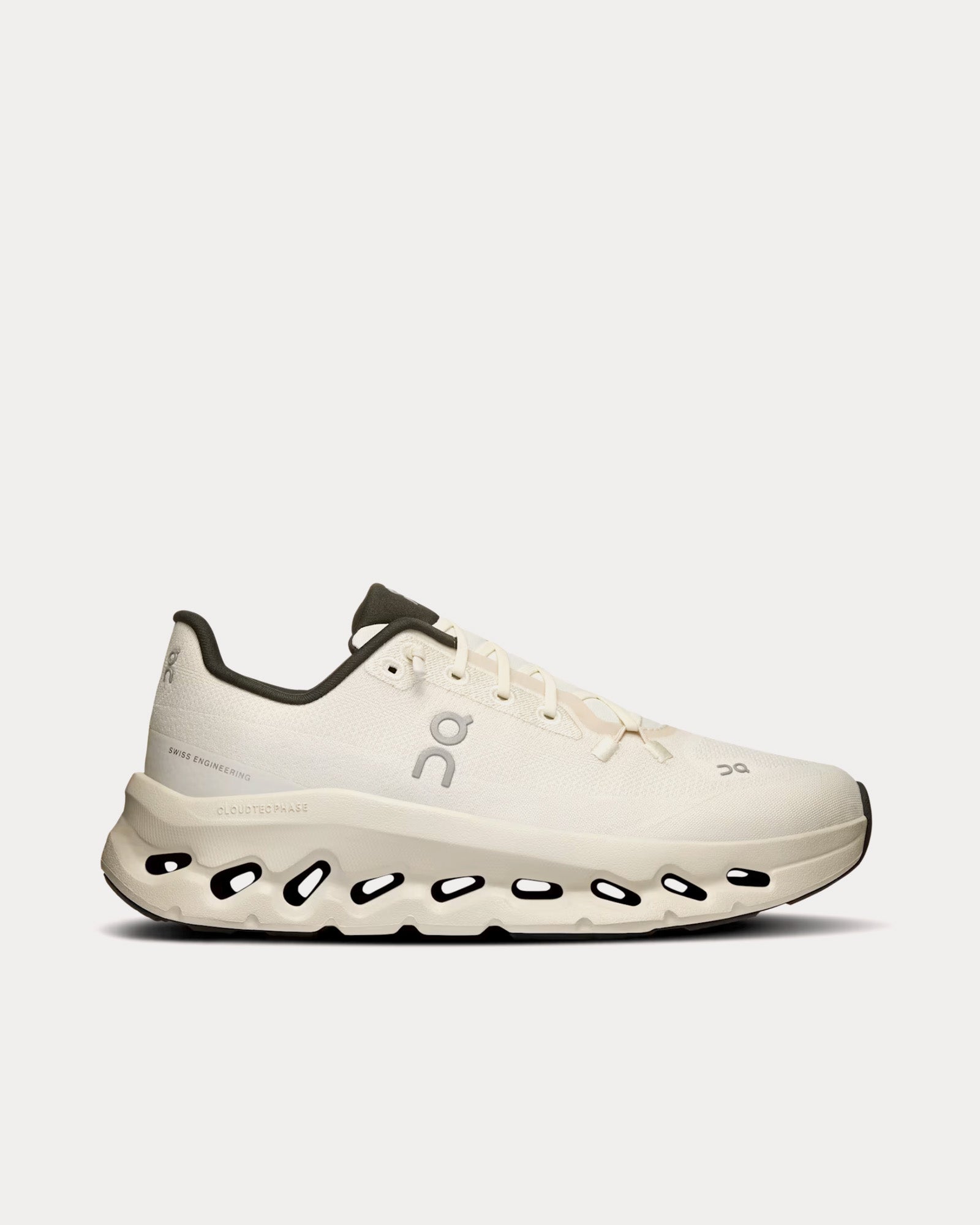 Cloudtilt Pearl / Ice Low Top Sneakers