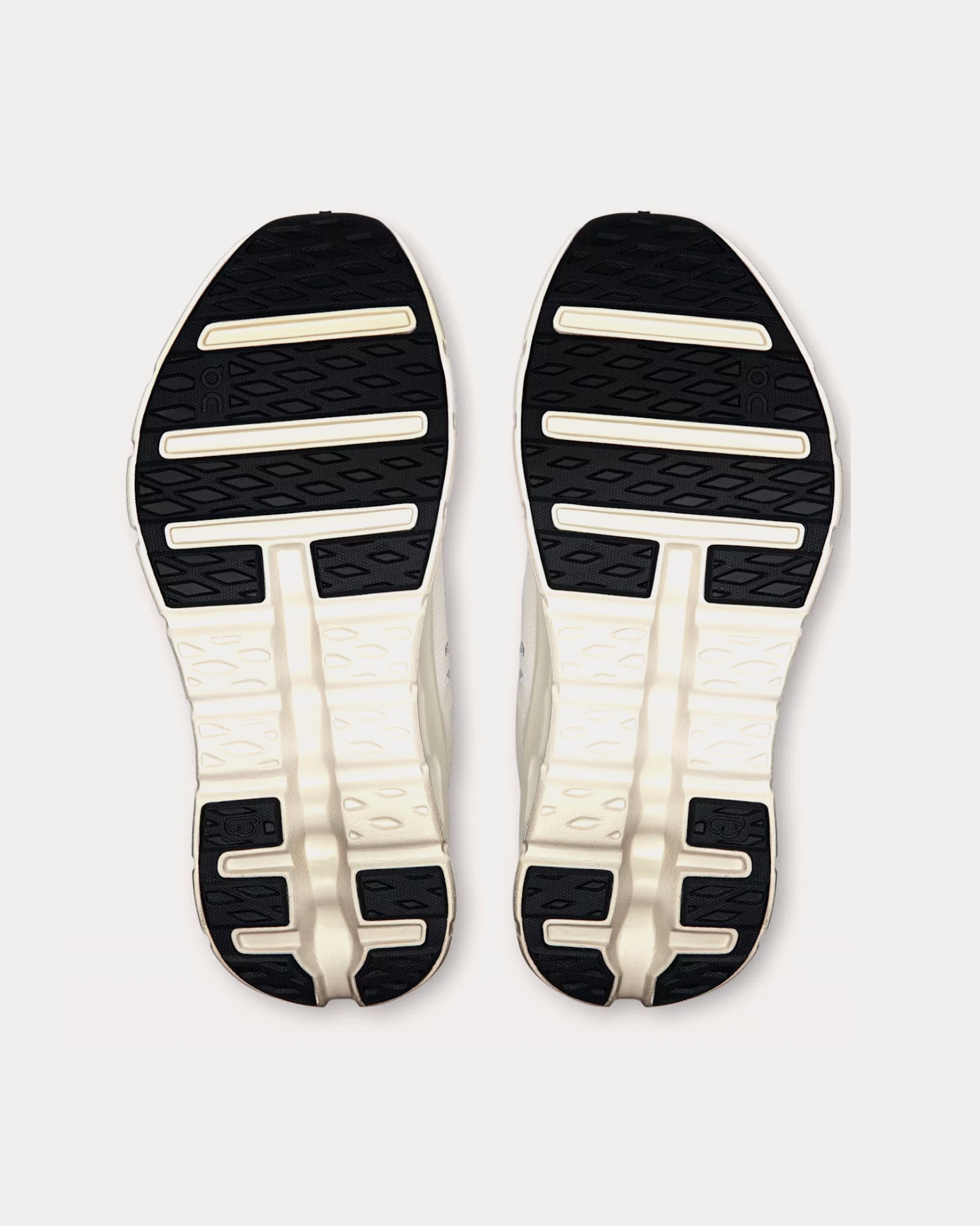 Cloudtilt Pearl / Ice Low Top Sneakers